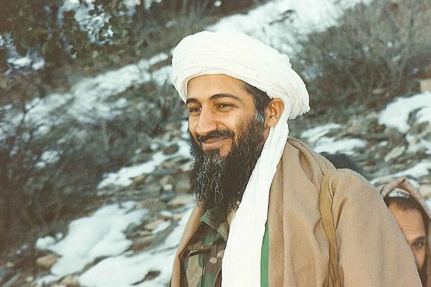 Trùm khủng bố Osama bin Laden lãnh đạo Qaeda gây ra nhiều sự kiện kinh hoàng ở một số nước. Bên cạnh việc gây ra những thảm kịch rùng rợn đối với nhân loại, bin Laden còn là một trong những  người nổi tiếng có hành động khó tin khi quan ngại sâu sắc về biến đổi khí hậu. Bin Laden từng kêu gọi các thành viên trong tổ chức khủng bố Al Qaeda không chặt cây cối.